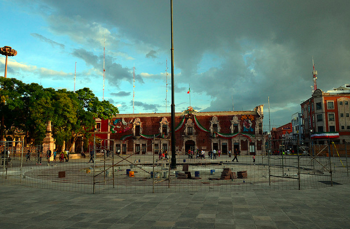 Aún no terminan obras y ya se deteriora la Plaza