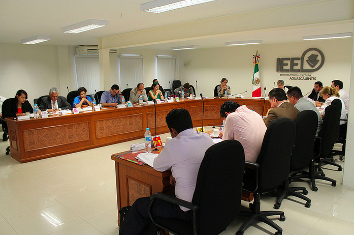 Discrepan nuevos partidos y el IEE por la asignación de presupuestos