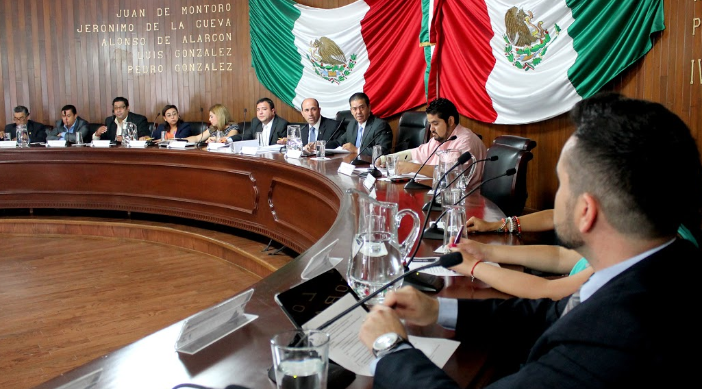 Posponen adición al Código Municipal para regulación de antenas de telefonía