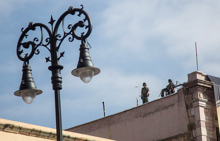 Población muestra su inconformidad tras exagerado operativo de seguridad por presencia de Peña Nieto