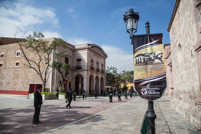 Reubicarán a 15 ambulantes instalados en la Plaza de la Patria