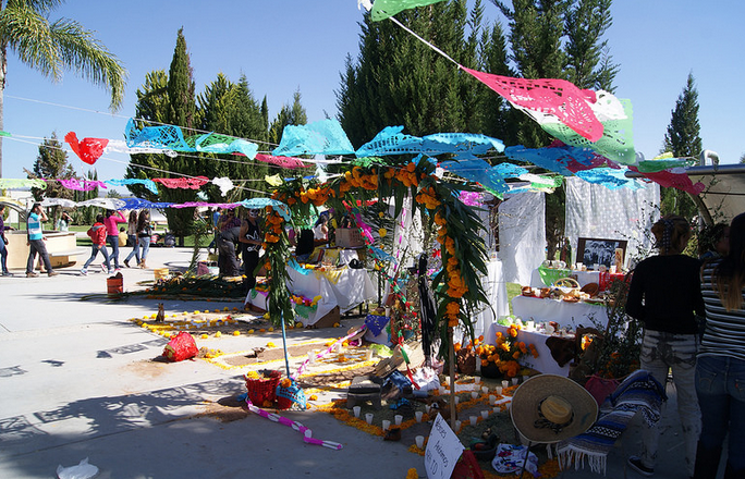 Altares en la Tecnológica del Norte