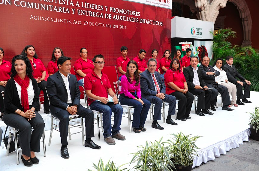 Toman protesta líderes para la educación comunitaria y promotores educativos