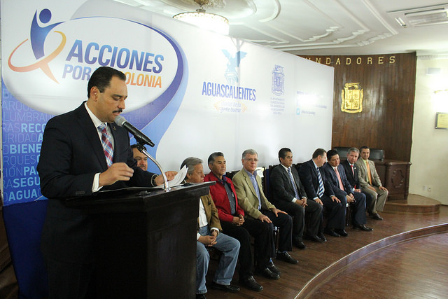 Entrega alcalde 400 mil pesos en créditos a través del Fondo para Micronegocios