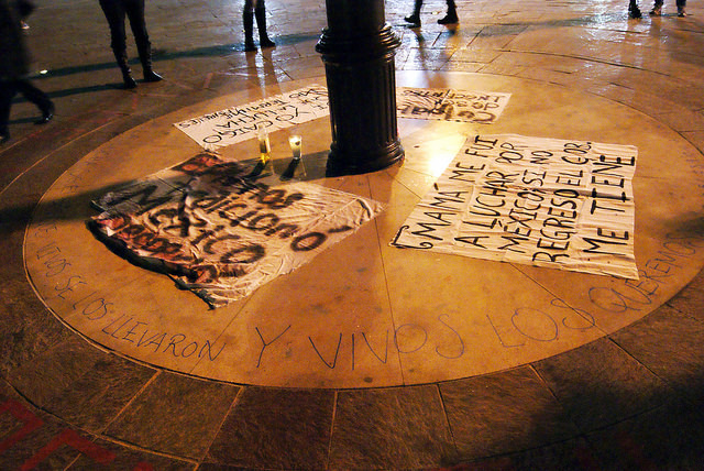 Los dejaron solos / Convocatoria para nueva marcha por Ayotzinapa