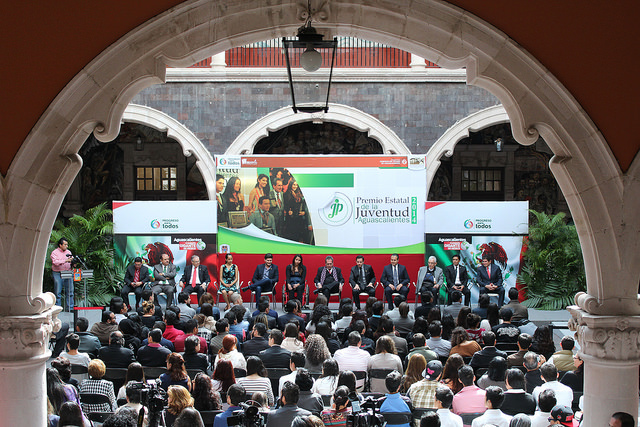 “Este premio va para los políticos, nos enseñan lo que no queremos los jóvenes”