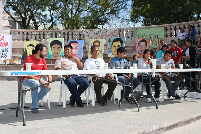 Piden que no cese la búsqueda y presentar con vida a los 43 de Ayotzinapa