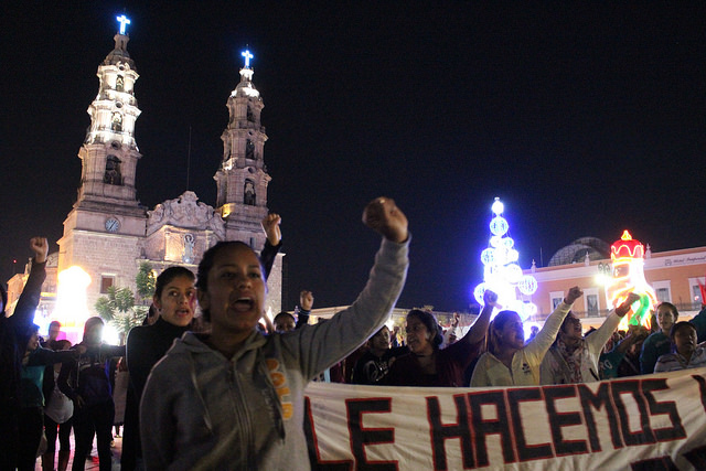 Claman justicia por Ayotzinapa en el #1Dmx