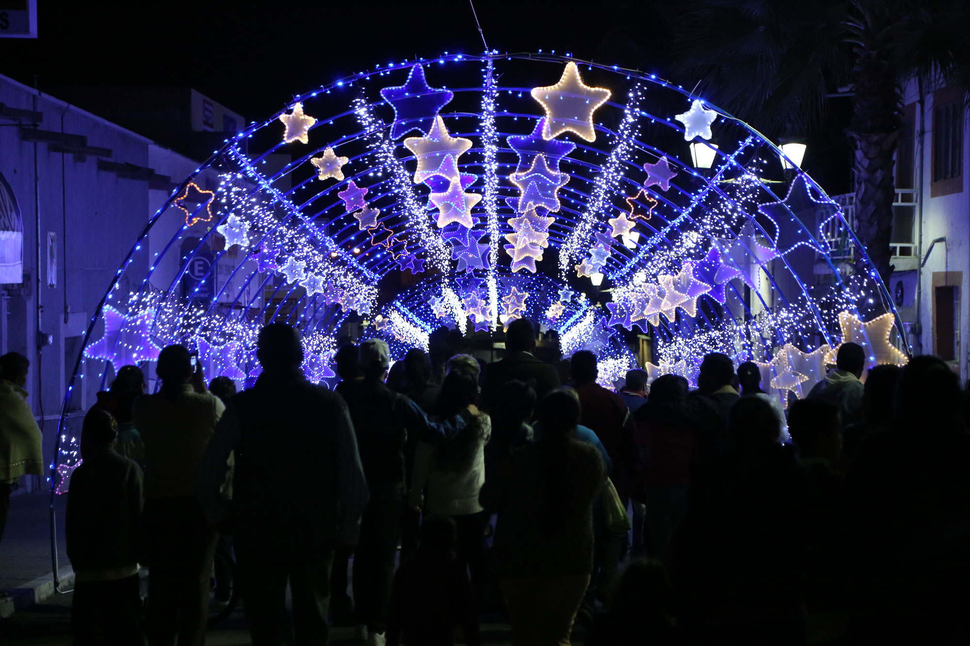 Iluminan Plaza Principal de Jesús María