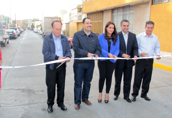 Continúan obras de rehabilitación de vialidades en el fraccionamiento Santa Elena