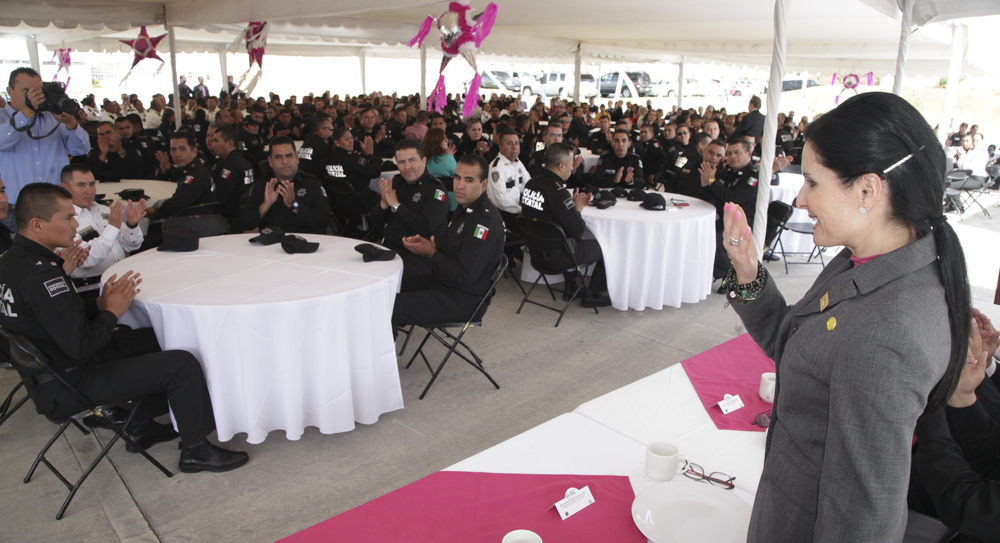 Realizan convivio navideño en sede de la Policía estatal