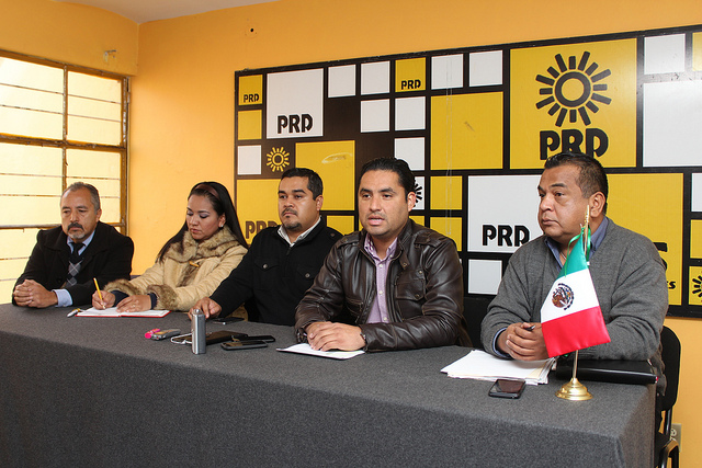 Presenta el PRD 12 precandidatos a diputados federales
