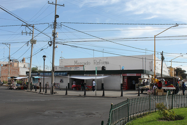 Presenta municipio capital Proyecto Regeneración de La Purísima a locatarios