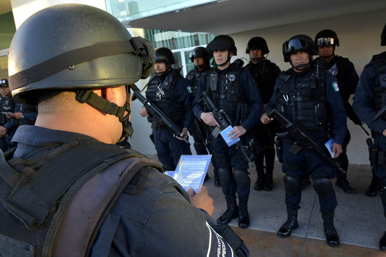 Entregan a personal operativo de Seguridad Pública municipal la Cartilla de Derechos del Detenido