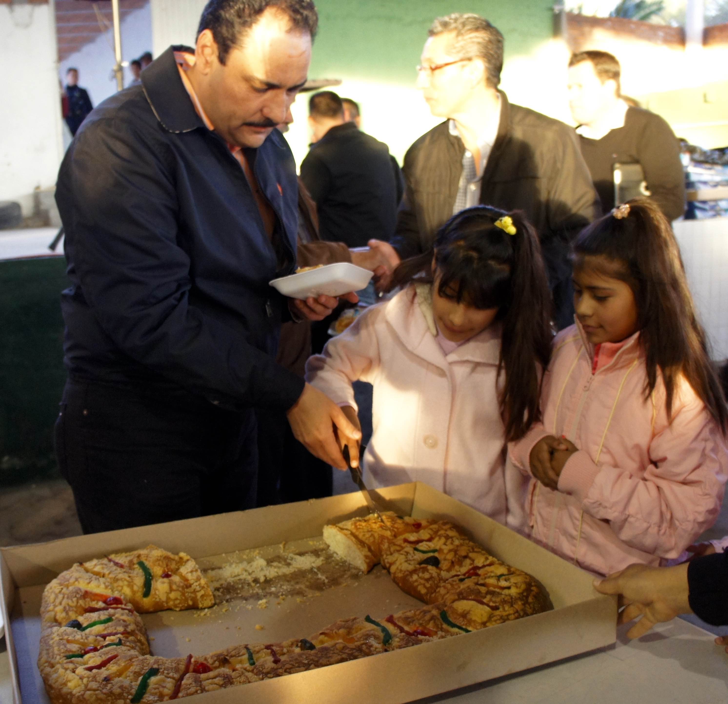 Más de dos mil Roscas de Reyes fueron entregadas en las ocho delegaciones municipales