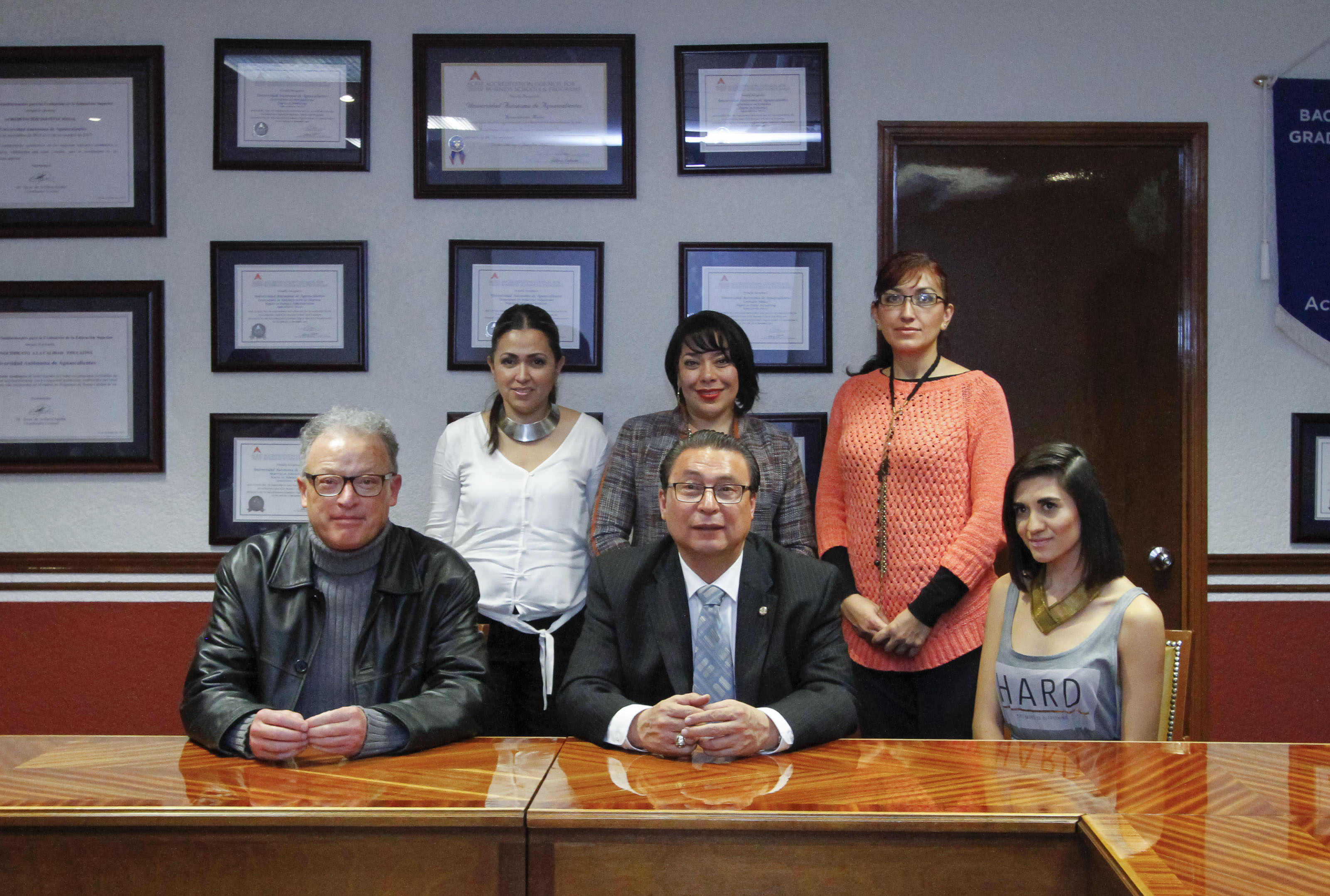 Diseñadora mexicana se presenta en semana europea de la moda