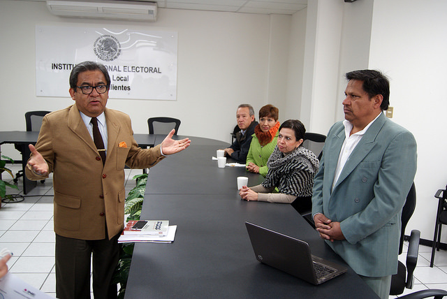 Candidato independiente logra registro ante el INE