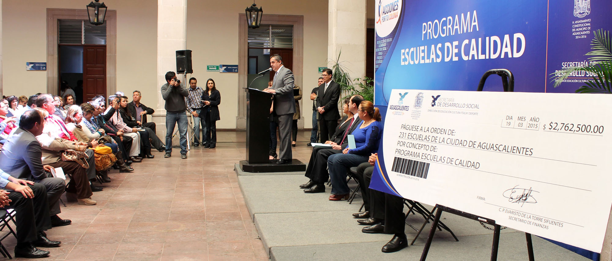 Entregó gobierno municipal más de dos millones a Escuelas de Calidad