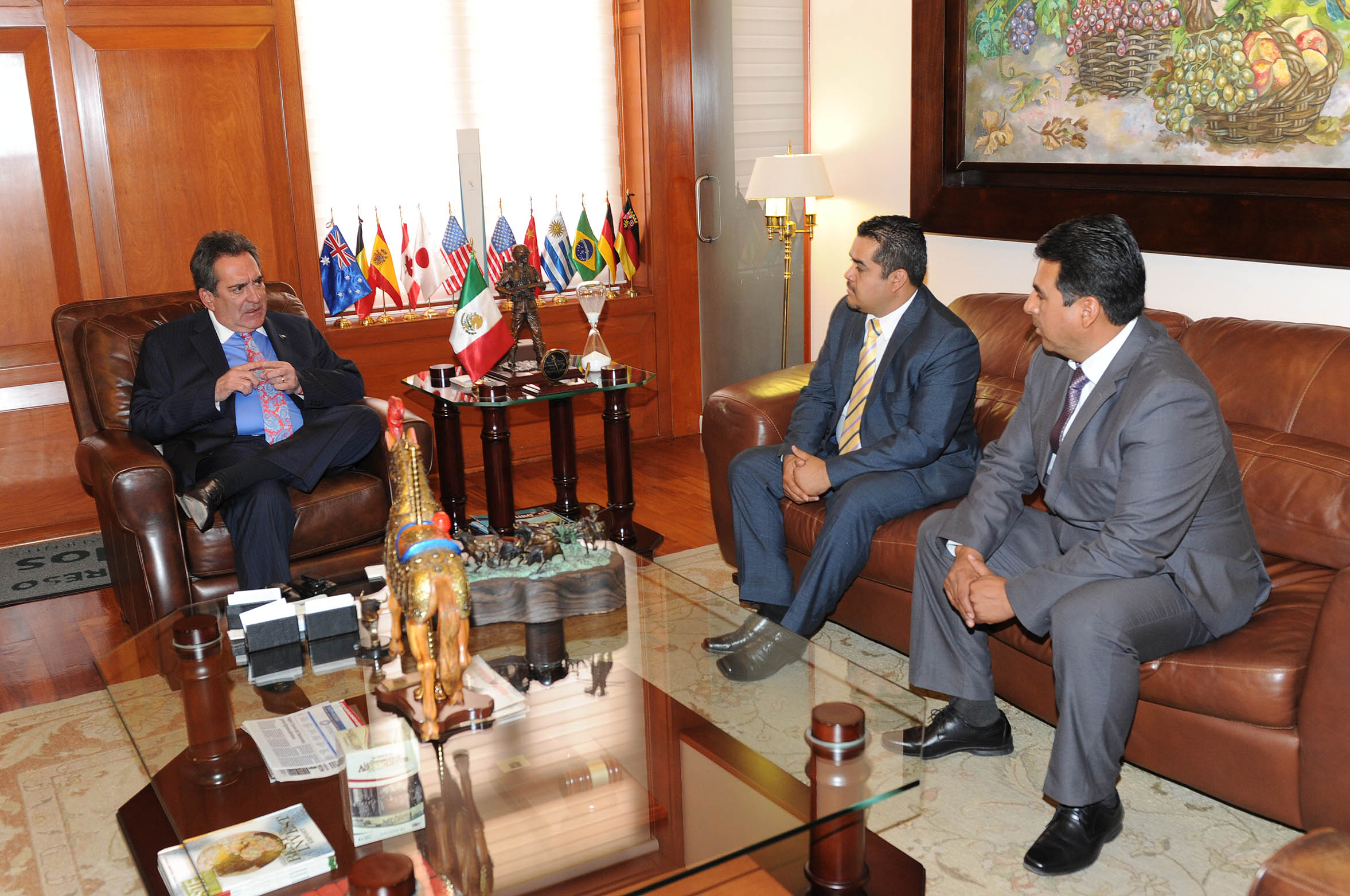 Se reúne el gobernador con los diputados del PRD