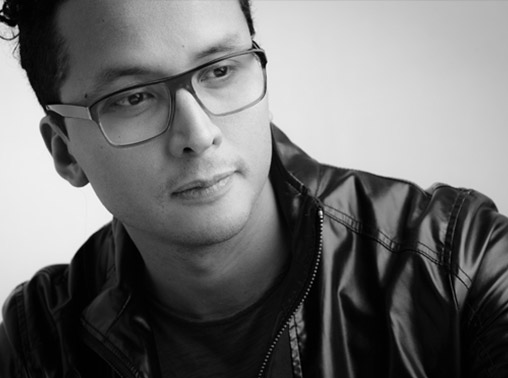 Se narra para mostrar el poder transformador que tiene la ficción sobre la realidad