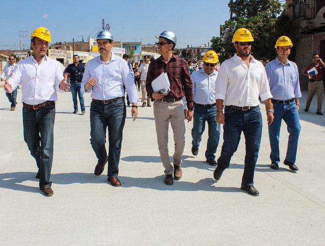 Recorre alcalde capitalino obras inconclusas