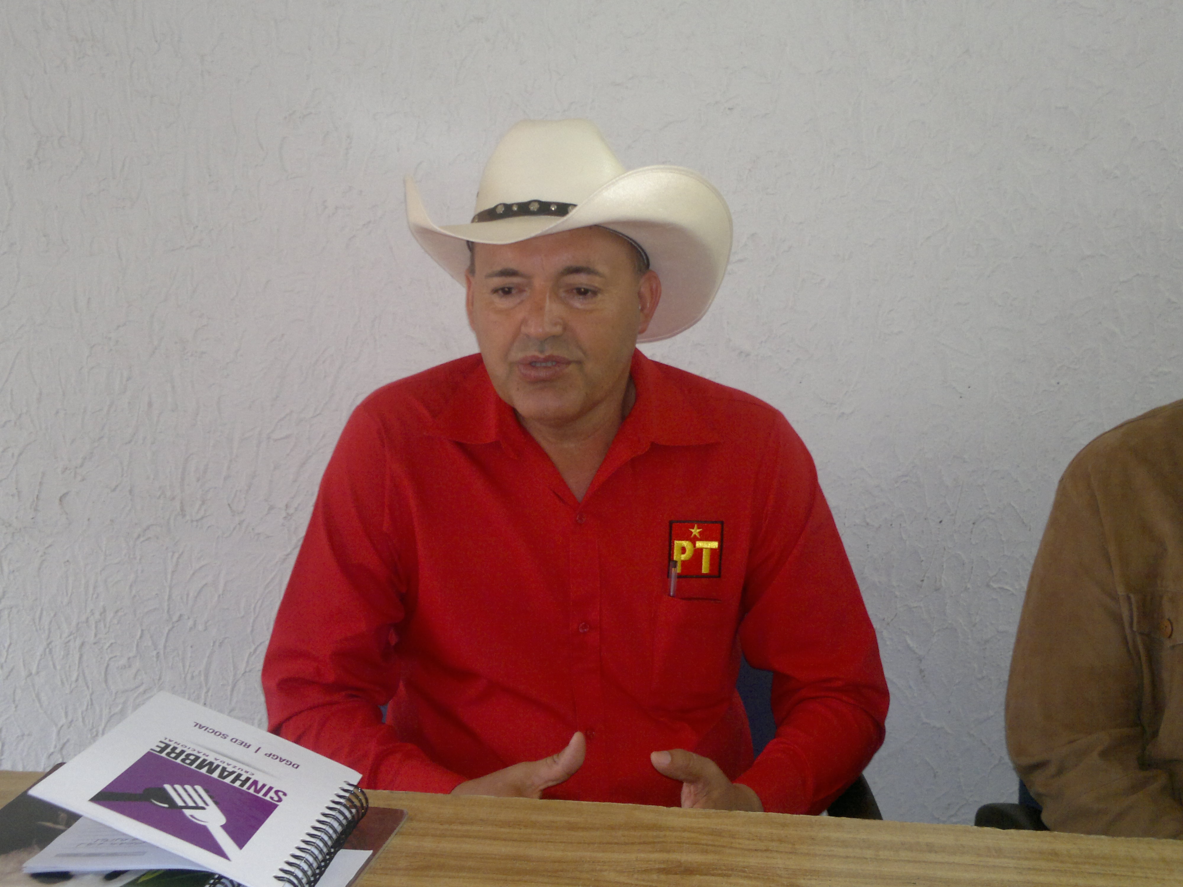 Reta a debatir ideas a sus contrincantes el candidato del PT al Distrito I