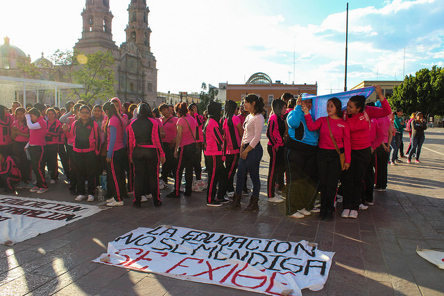 Exigen normalistas al IEA más fichas para Exani-I