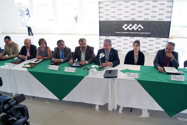 Piden empresarios a candidatos propuestas de altura