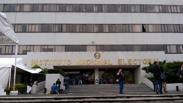 Campañas de dispendio y carentes de propuestas e información