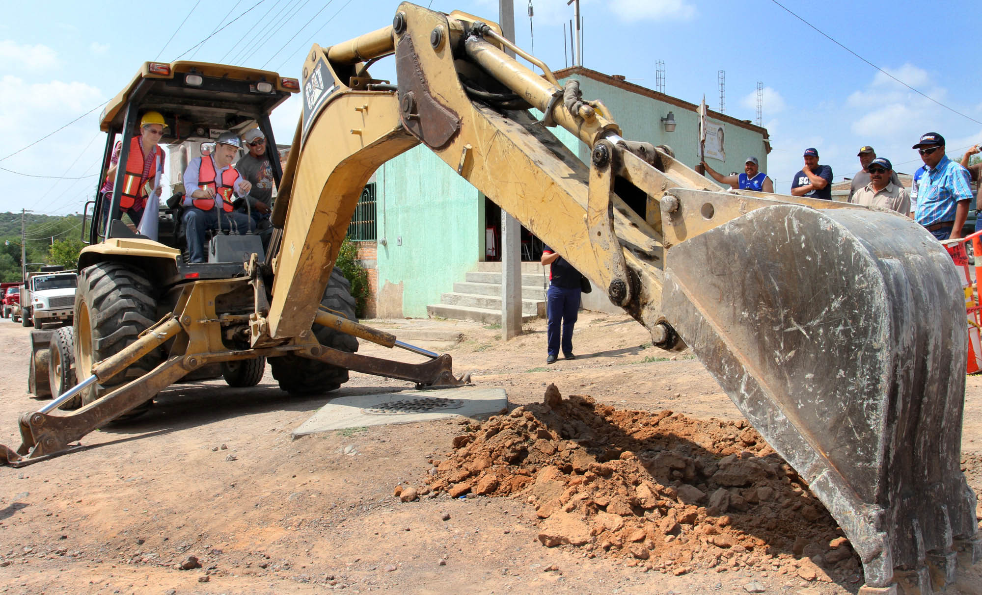 Continuarán los trabajos simultáneos de pavimentación en la capital
