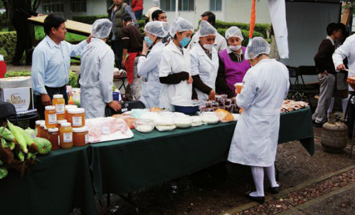 Comercializan secundarias técnicas sus productos en Expo-Venta Agropecuaria