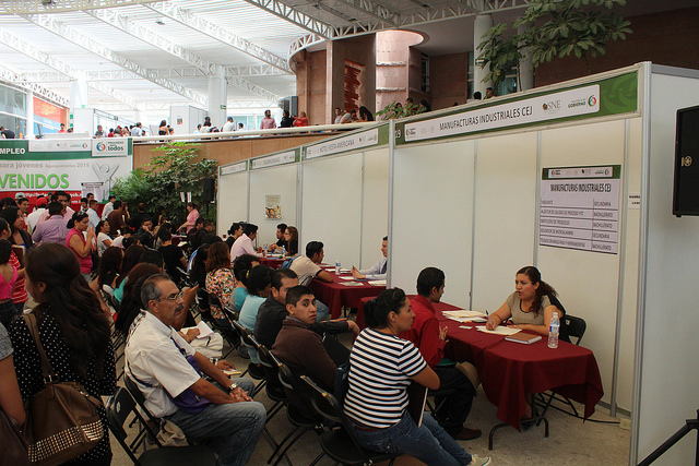 Concurren más de 2 mil 500 a la Feria del Empleo para Jóvenes