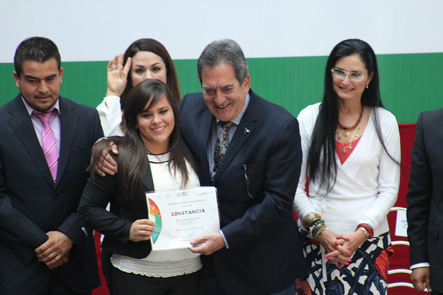 593 maestros de nuevo ingreso y directores recibieron su plaza laboral