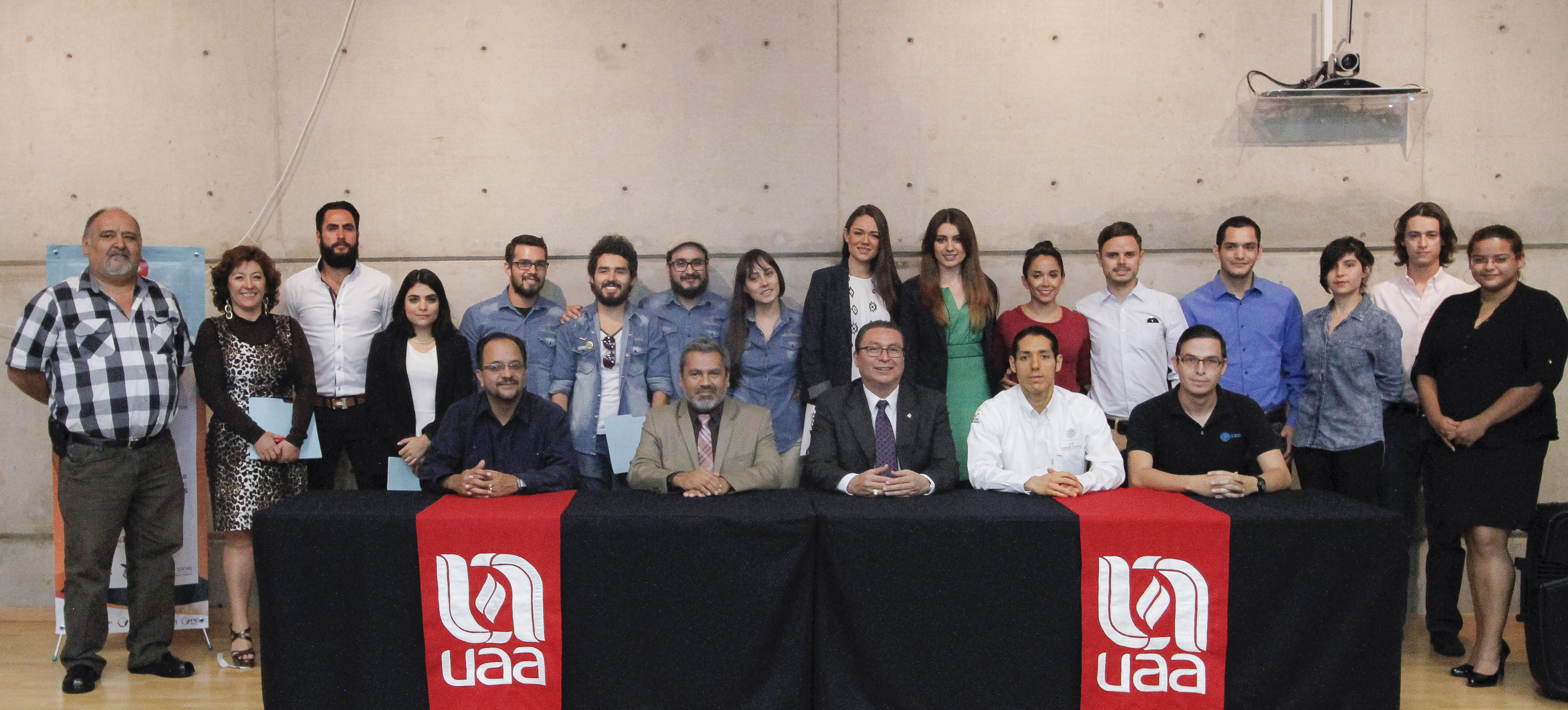Entregan premios a proyectos ganadores de Emprende UAA 2015