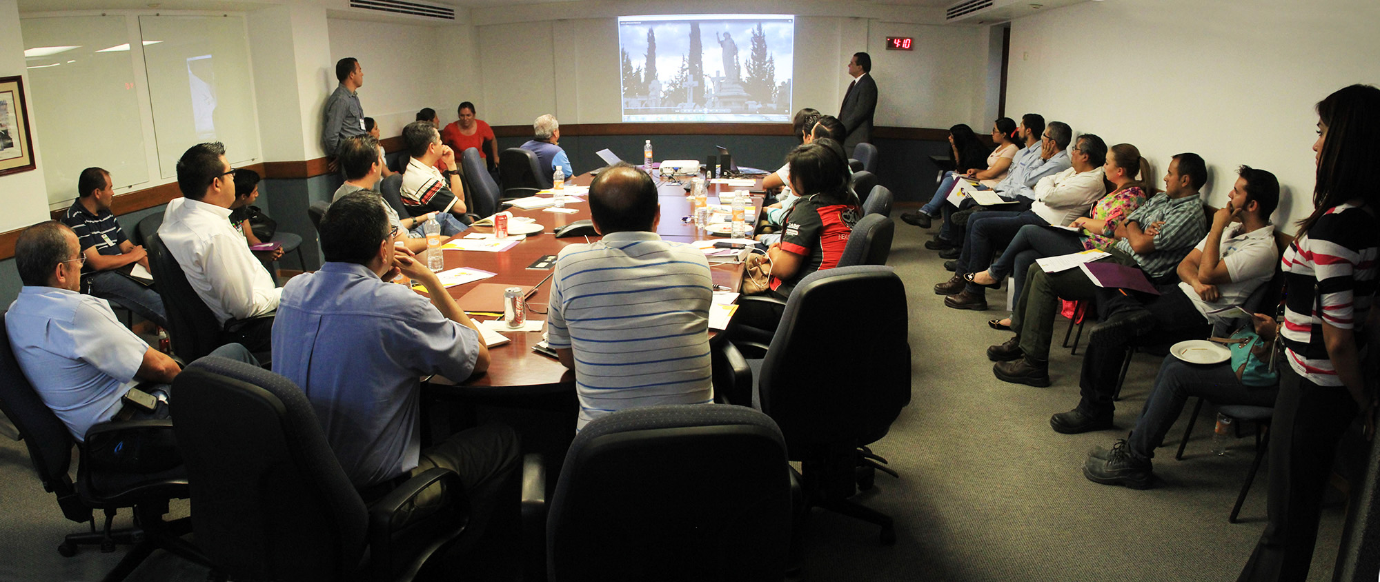 Invitan al sector privado a involucrarse en el mantenimiento de áreas verdes