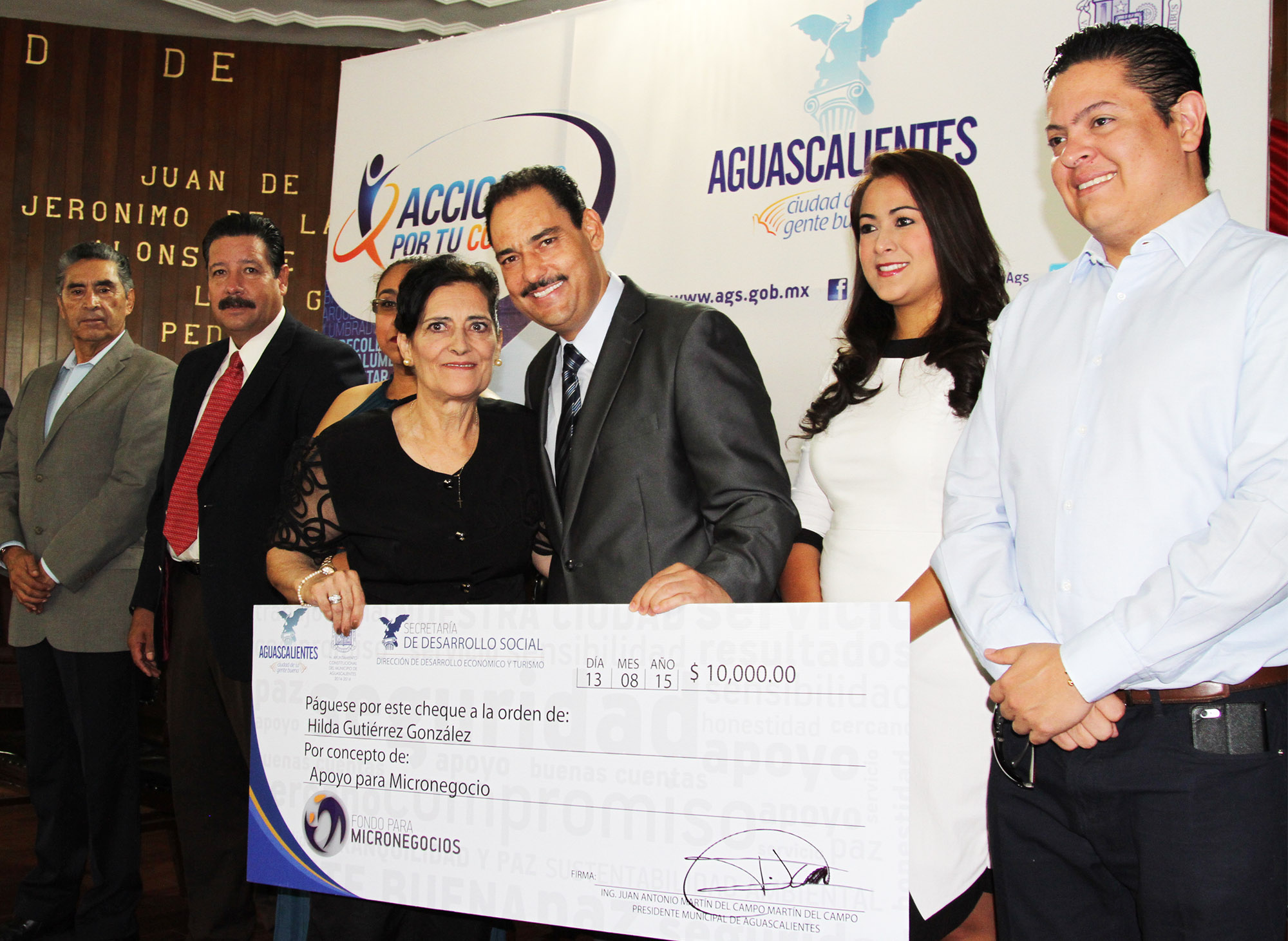 Entregan créditos a grupos vulnerables