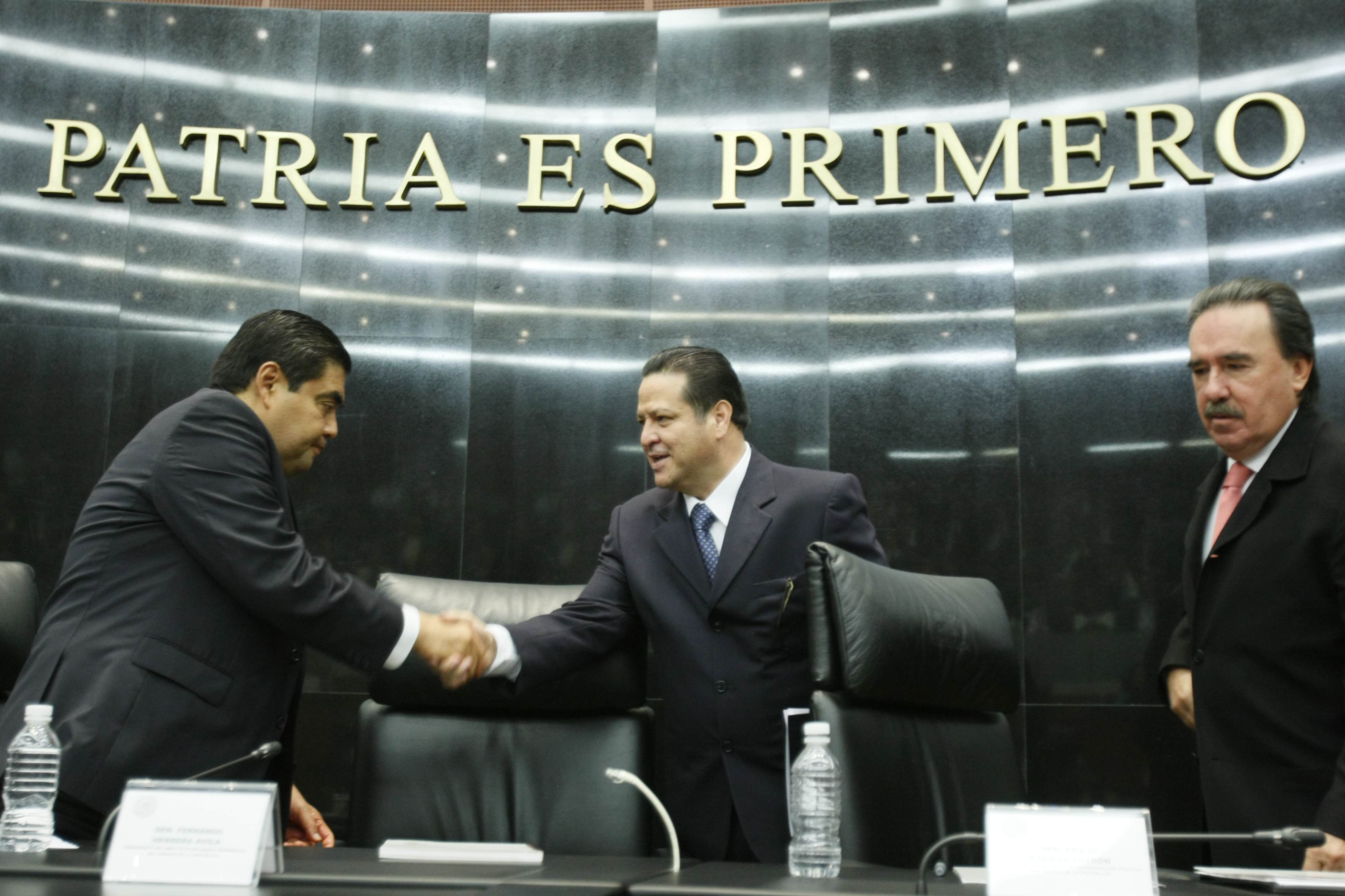 Reconocen PRI y PRD labor de panista en el Senado