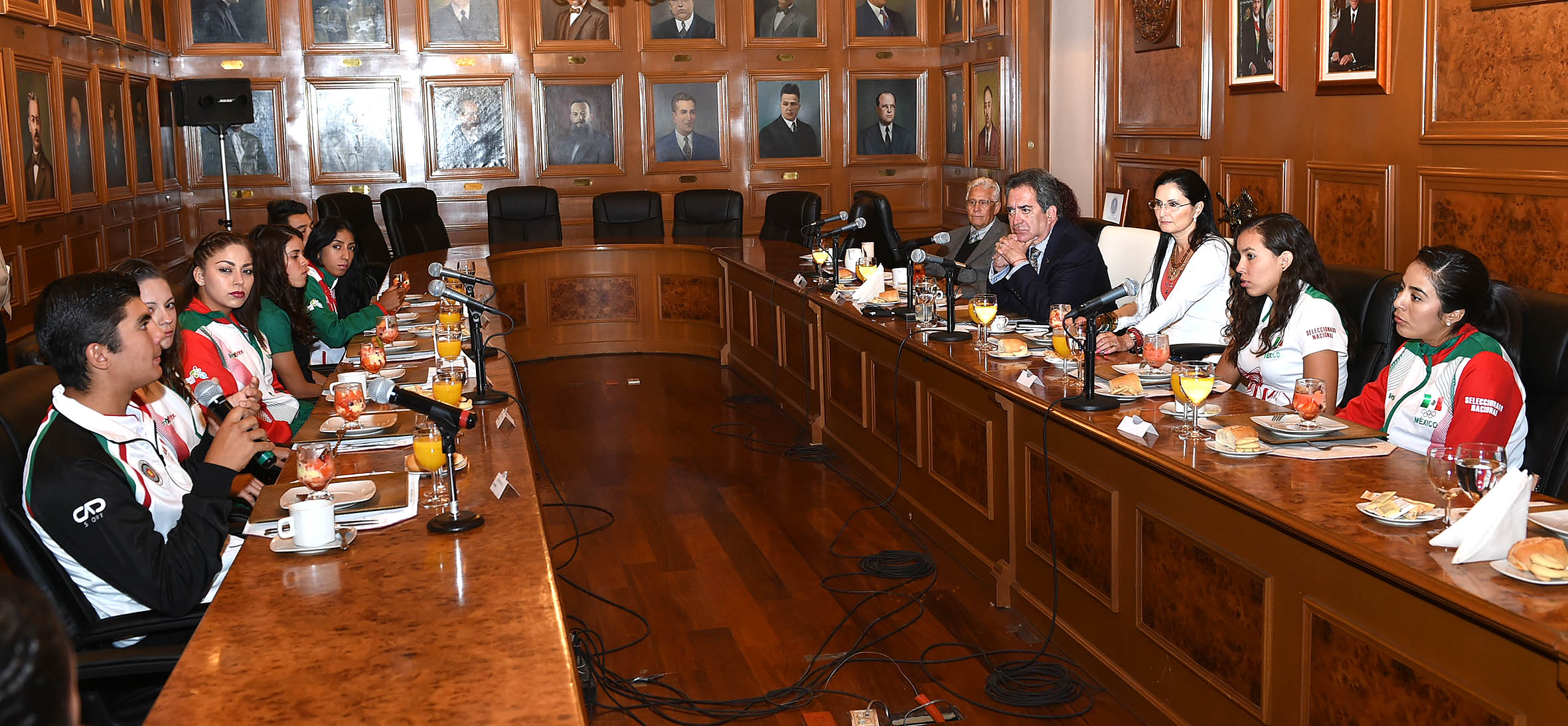 Reconocen a deportistas que participaron en los Juegos Panamericanos Toronto 2015