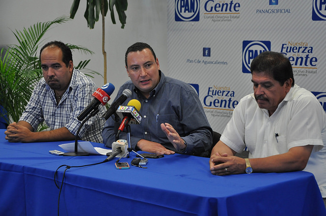 Se deslinda Acción Nacional de calumnias entre panistas; acusan al PRI de haber distribuido lonas