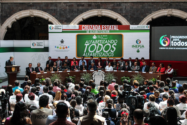 Trazan meta en reducción de analfabetismo; la tasa será de 1% en 2016
