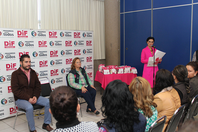 Entrega DIF estatal a municipios libros recopilados en el Maratón del Libro