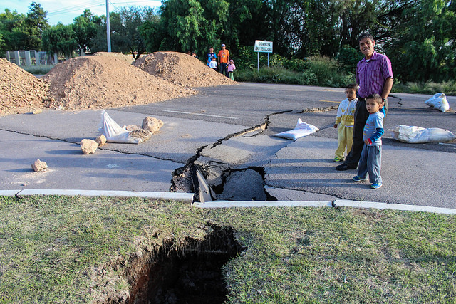 Pide apoyo Jesús María a Sicom por grieta en carretera 28