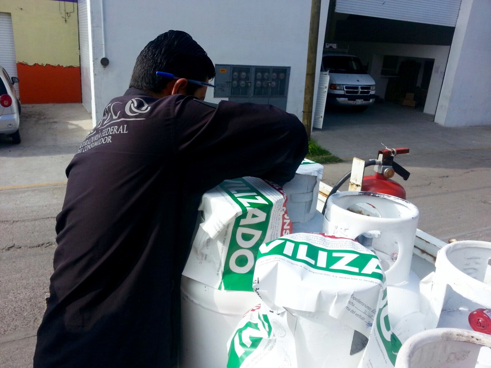 Inmoviliza Profeco cilindros de gas LP y vehículos repartidores