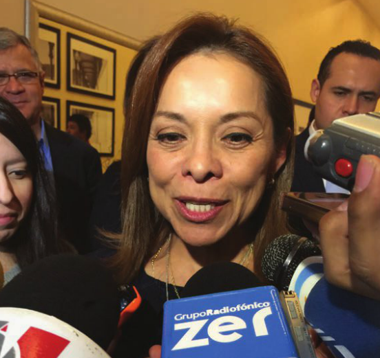 México vive una debilidad en las instituciones, lamenta ex candidata presidencial