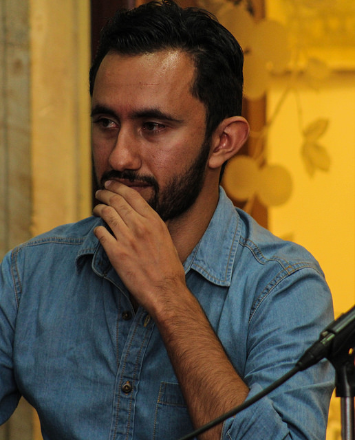 La poesía es utilizada por un joven poeta para enfrentar los demonios internos y las adversidades