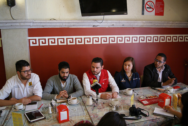 Se unen líderes juveniles de siete partidos políticos