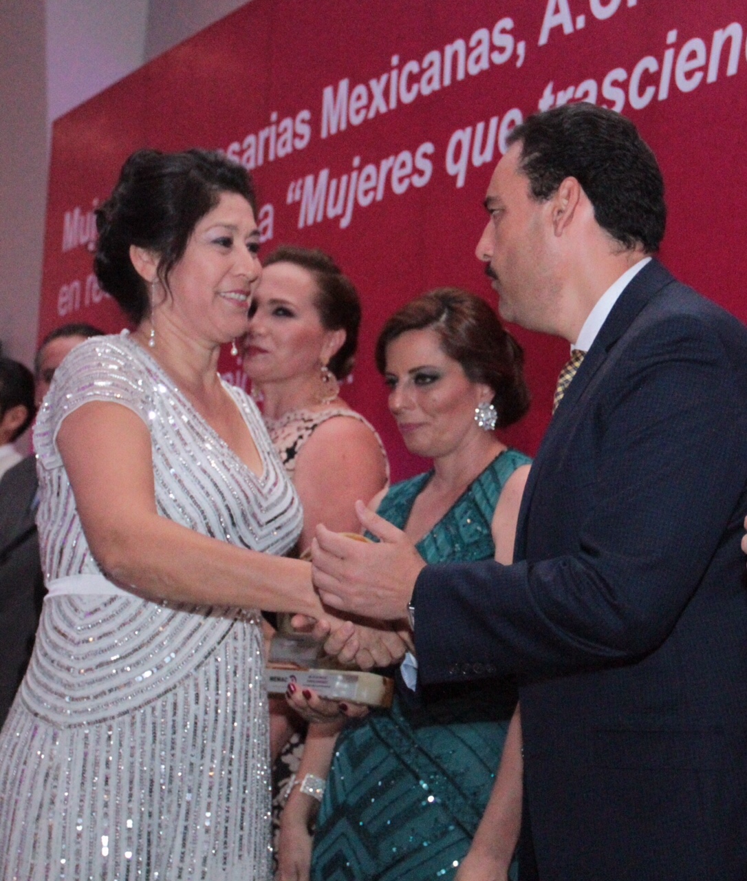 Realizan la entrega del Premio Mujer que Trasciende