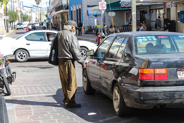 Pide Colegio de Trabajadores Sociales no alimentar el asistencialismo en actos de filantropía