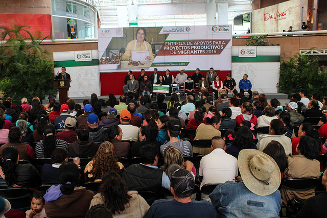 Entrega gobierno estatal apoyos de 15 mil pesos para migrantes
