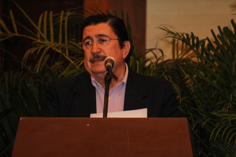 Enfermeros se profesionalizan pero no obtienen reconocimiento